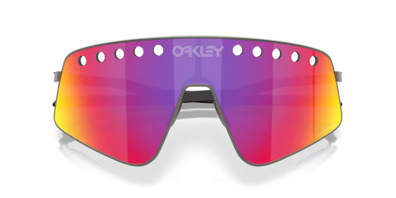 Koop de Oakley Sutro Titanium Sweep Matte Gunmetal Prizm Road veilig en snel bij Revert 95 online of kom hem passen in de winkel in Haarlem.