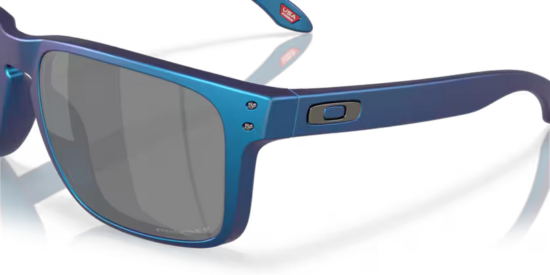 Koop de Oakley Holbrook XL Matte Cyan Blue Colorshift Prizm Black Polarized veilig en snel bij Revert 95 online of kom hem passen in de winkel in Haarlem.