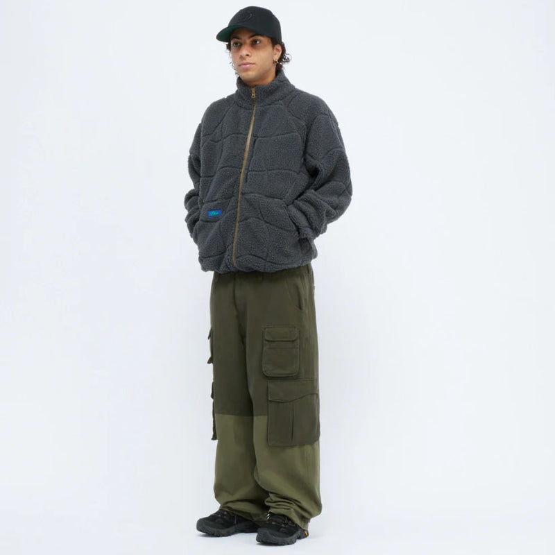 Bestel de Dime Fishing Cargo Pants snel, veilig en gemakkelijk bij Revert 95. Check de gehele Dime collectie op onze site, of kom gezellig langs bij onze winkel in Haarlem.